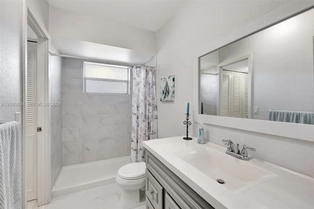 5002 Nw 35th Street #306, Lauderdale Lakes