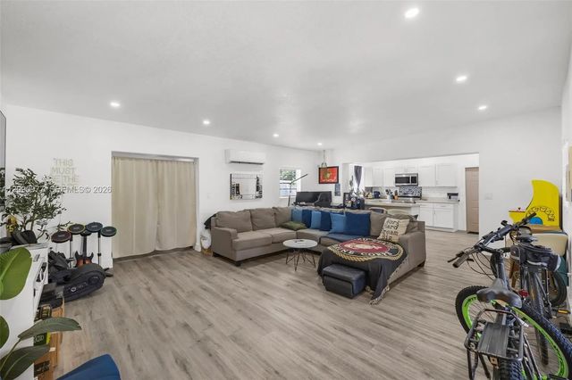 5 of 36 - 314 Nw 106th Street, Miami, FL