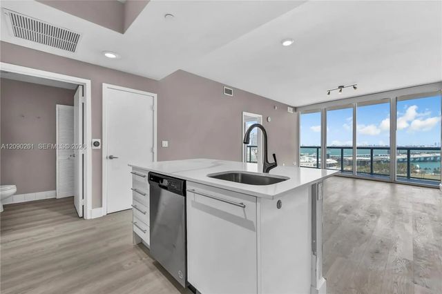3 of 32 - 888 Biscayne Boulevard #1710, Miami, FL