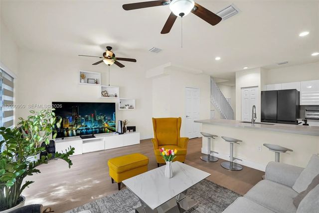 3 of 33 - 9255 W 33rd Lane #9255, Hialeah, FL