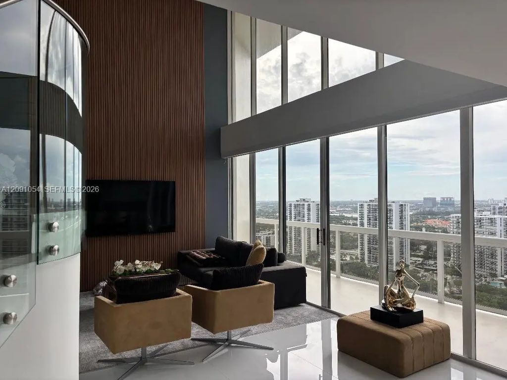 20185 E Country Club Drive #ts-7, Aventura