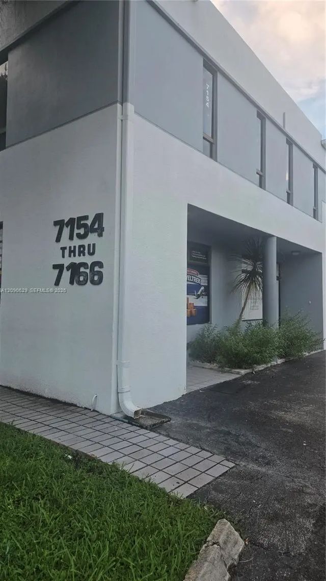 4 of 5 - 7154 Sw 47th Street #7154, Miami, FL