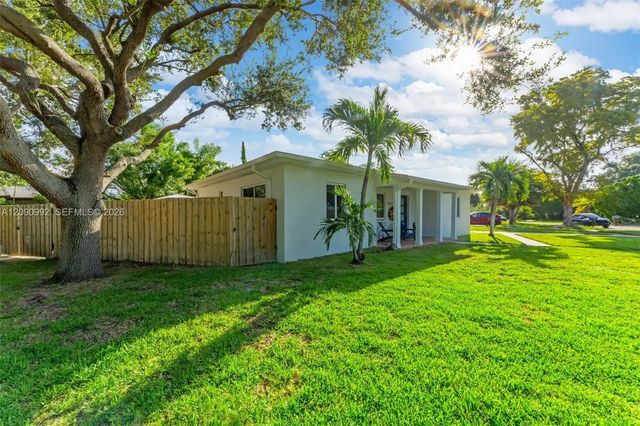 3 of 40 - 6891 Sw 48th Terrace, Miami, FL