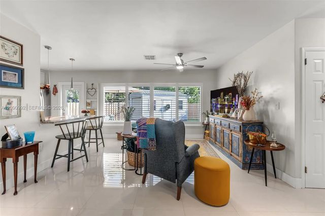 5 of 40 - 6891 Sw 48th Terrace, Miami, FL