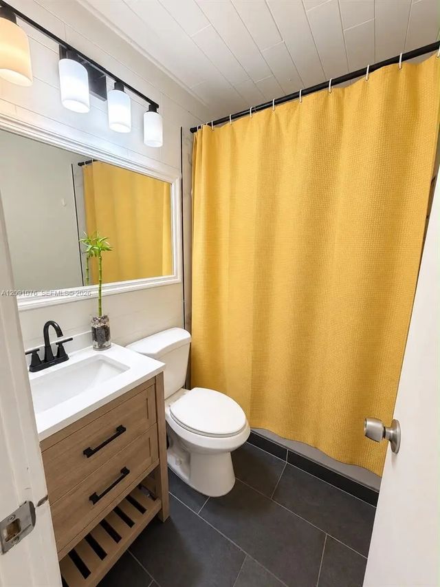 2331 Mckinley Street, Hollywood