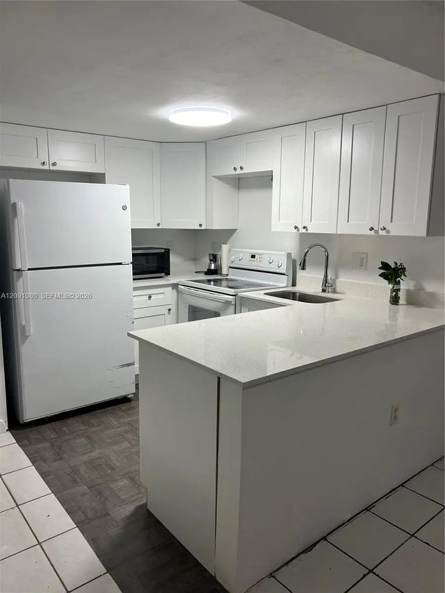 5366 W 26th Avenue #121, Hialeah