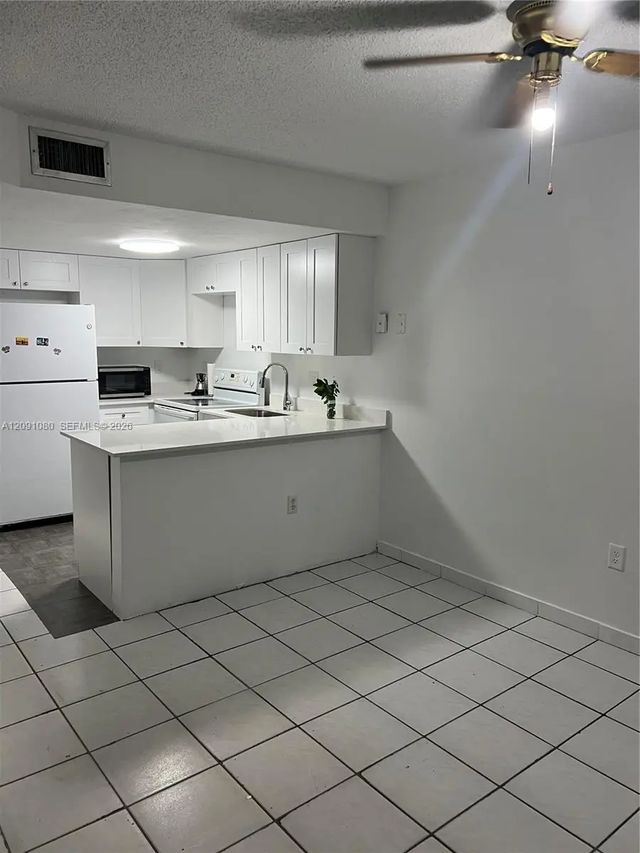 4 of 21 - 5366 W 26th Avenue #121, Hialeah, FL