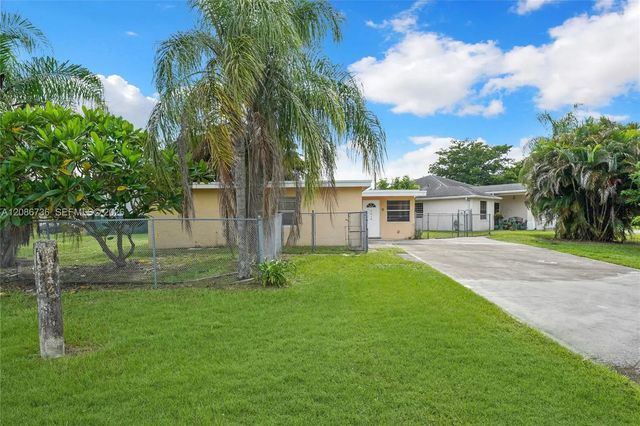 2 of 32 - 5618 Cinnamon Drive, West Palm Beach, FL