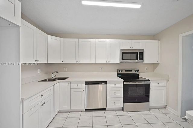 4 of 32 - 5618 Cinnamon Drive, West Palm Beach, FL