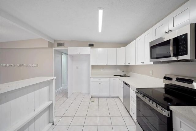 5 of 32 - 5618 Cinnamon Drive, West Palm Beach, FL