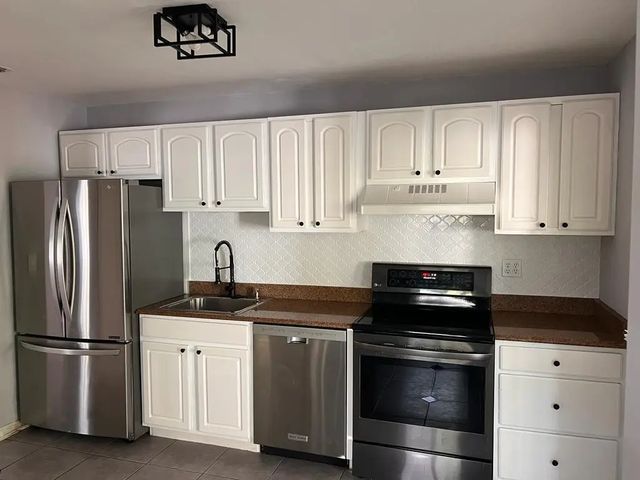4 of 11 - 5433 Ne 5th Avenue, Oakland Park, FL