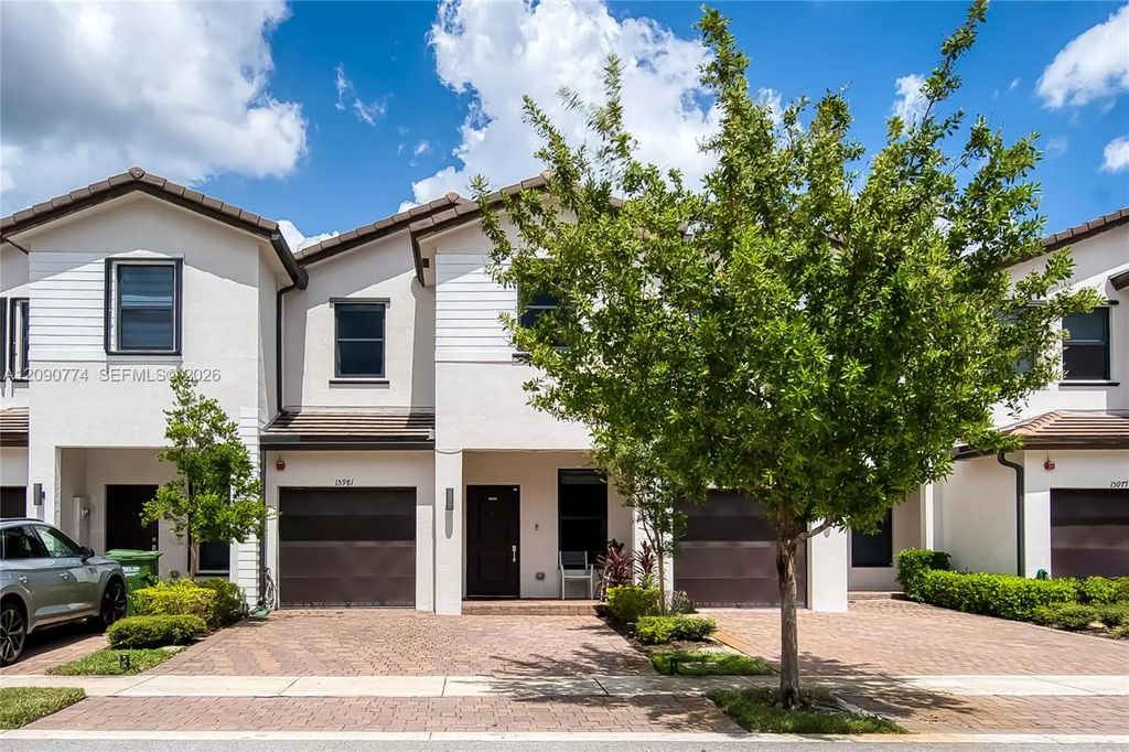 15981 Sw 2nd Place, Pembroke Pines
