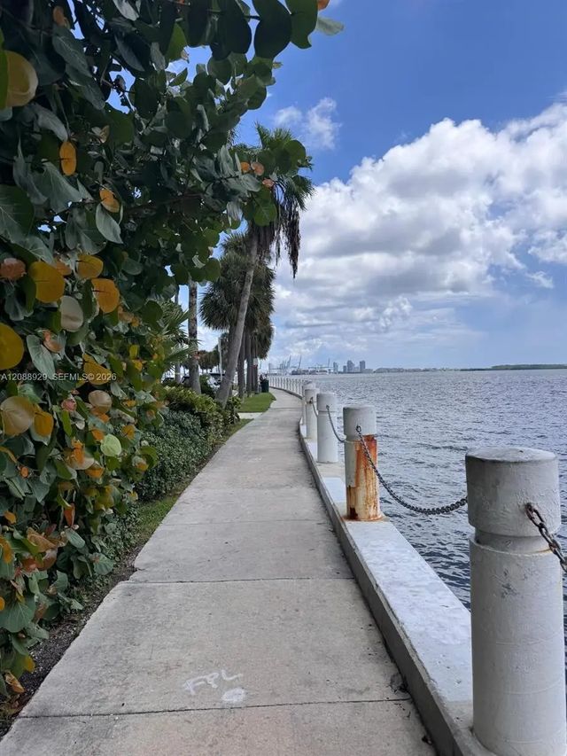 4 of 25 - 200 Se 15th Road #7d, Miami, FL