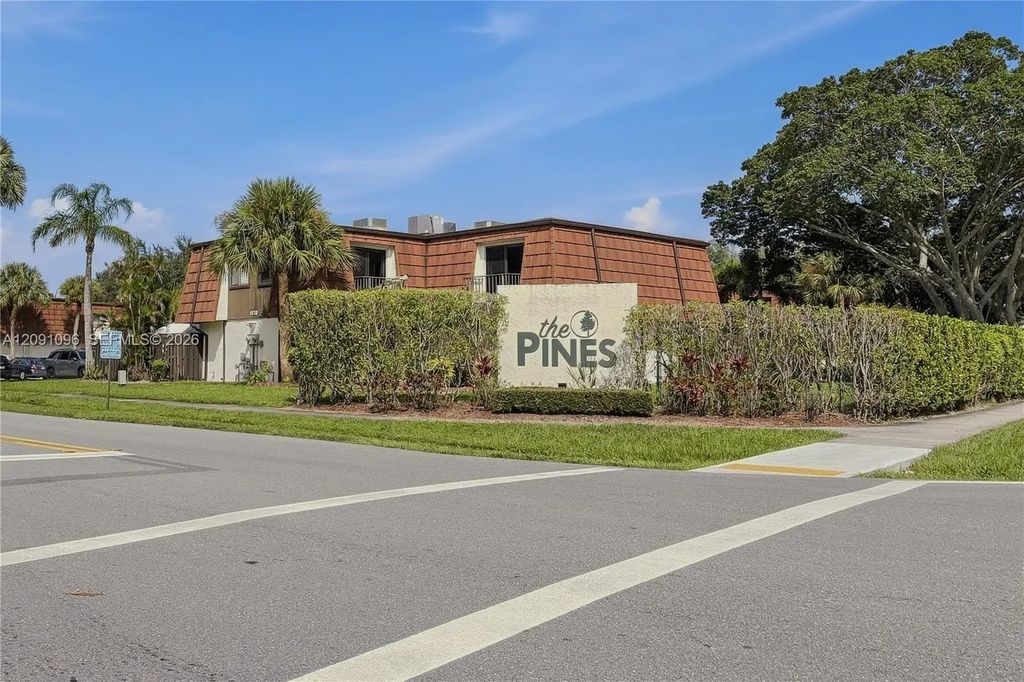 2160 White Pine Circle #b, Greenacres