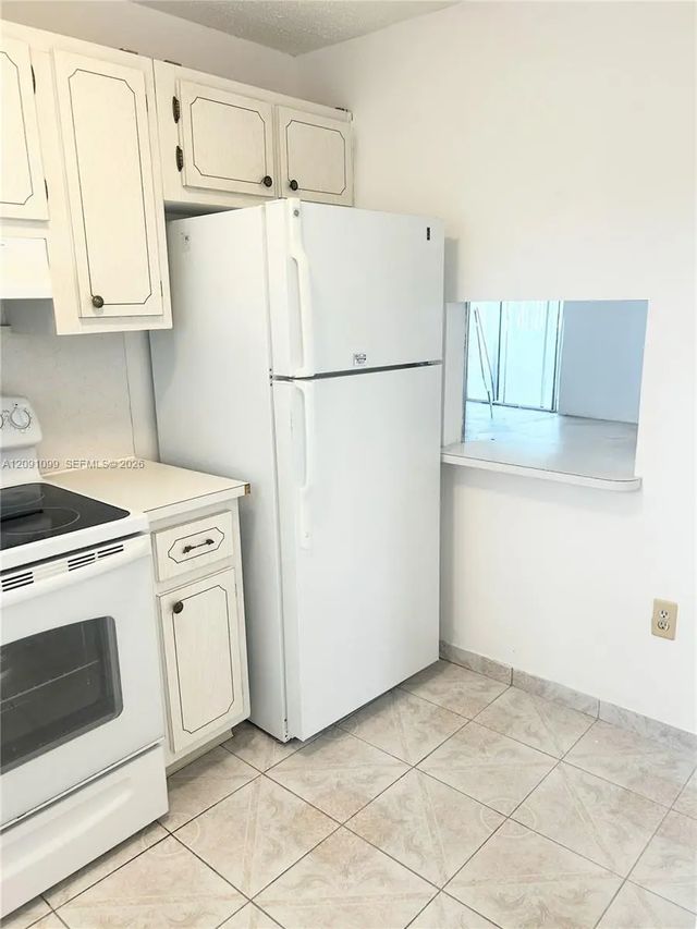 5 of 15 - 8345 Sunrise Lakes Boulevard #210, Sunrise, FL