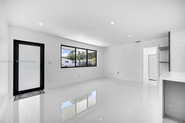 4 of 34 - 51 Nw 161st Street, Miami, FL