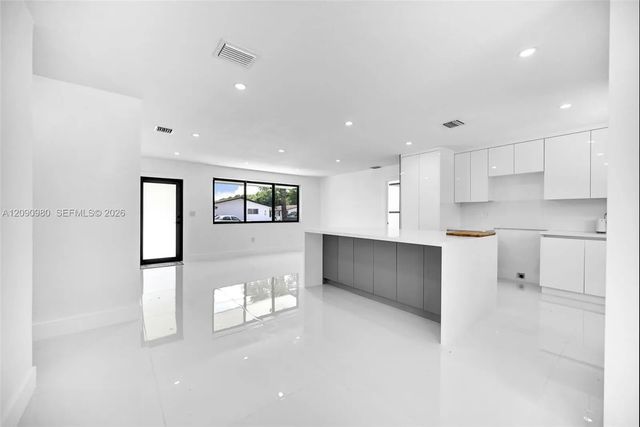 5 of 34 - 51 Nw 161st Street, Miami, FL