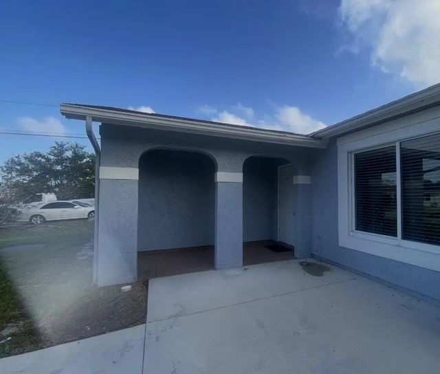 3 of 25 - 1985 Sw Aquarius Lane, Port St. Lucie, FL
