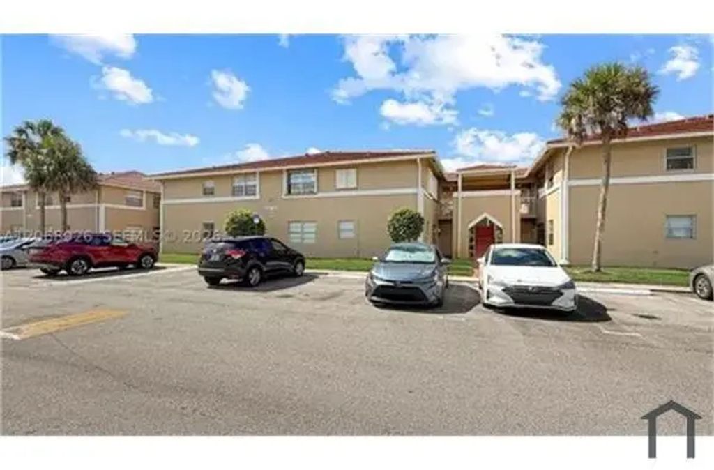 819 Twin Lakes Drive #31-c, Coral Springs