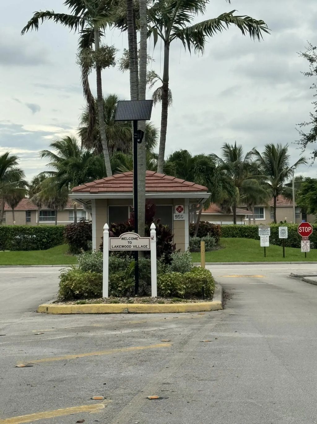 819 Twin Lakes Drive #31-c, Coral Springs
