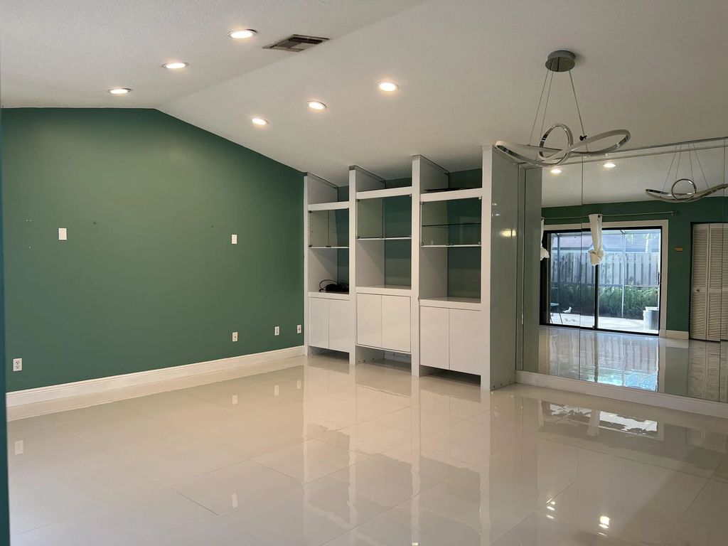 8951 Sw 19th Street #g, Boca Raton