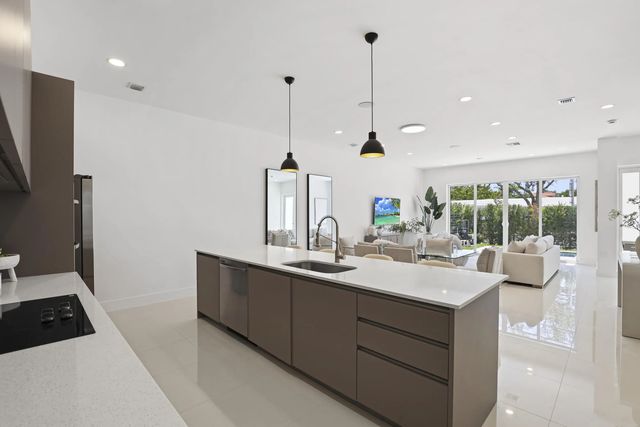 3 of 58 - 1807 Ne 13 Street #1807, Fort Lauderdale, FL