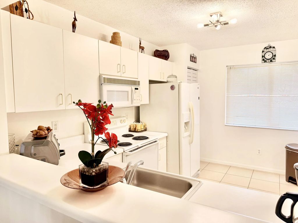 9511 Weldon Circle #g108, Tamarac