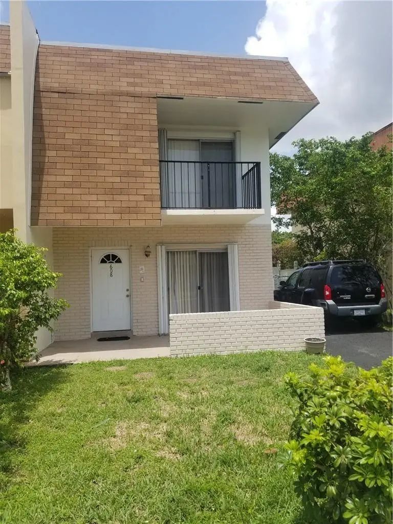 608 Sw 80th Terrace, North Lauderdale