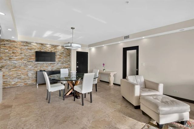 5 of 43 - 5601 Collins Avenue #1716, Miami Beach, FL