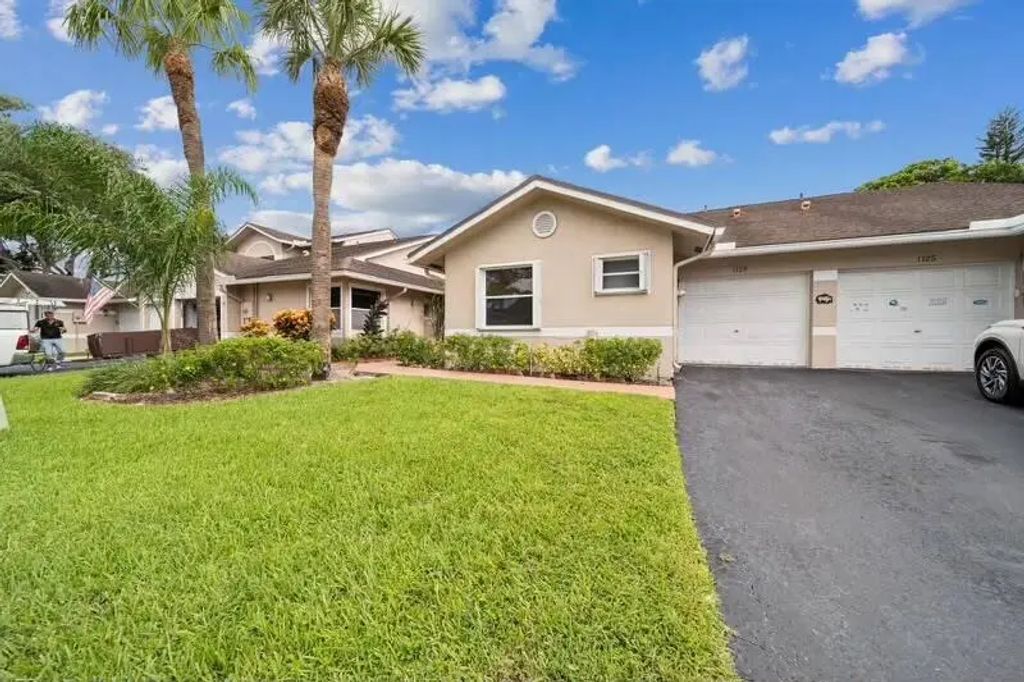 1129 W Lakes Drive, Deerfield Beach