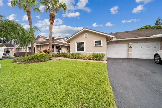 1129 W Lakes Drive, Deerfield Beach