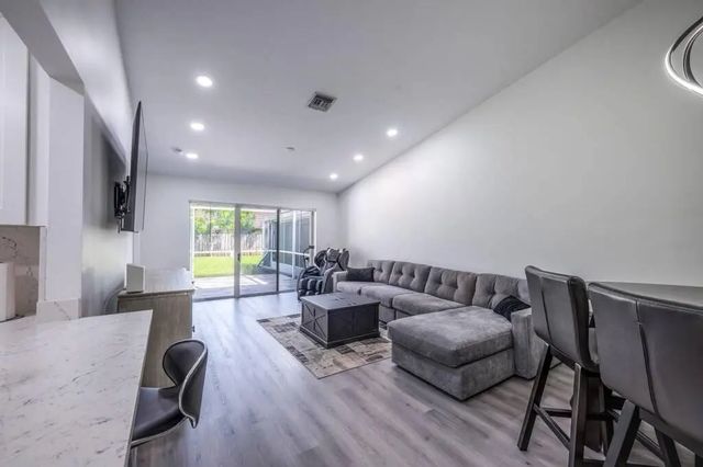 3 of 15 - 1129 W Lakes Drive, Deerfield Beach, FL