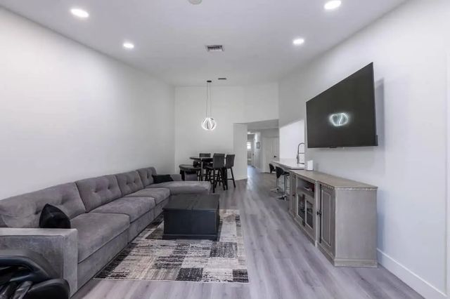 4 of 15 - 1129 W Lakes Drive, Deerfield Beach, FL