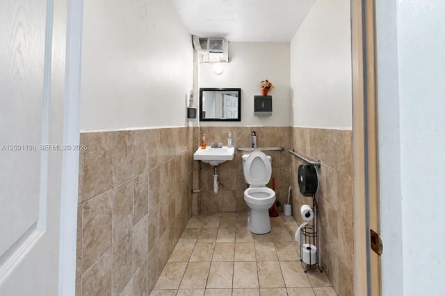 5 of 14 - 2401 Nw 79th Street, Miami, FL