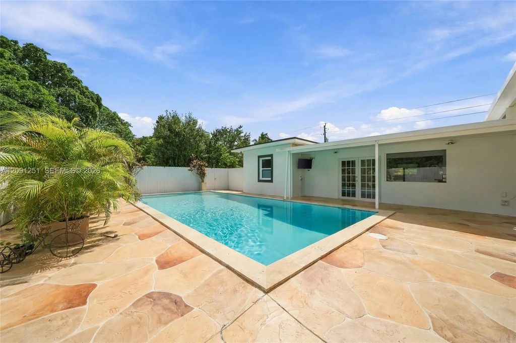 1055 Ne 144th Street, North Miami