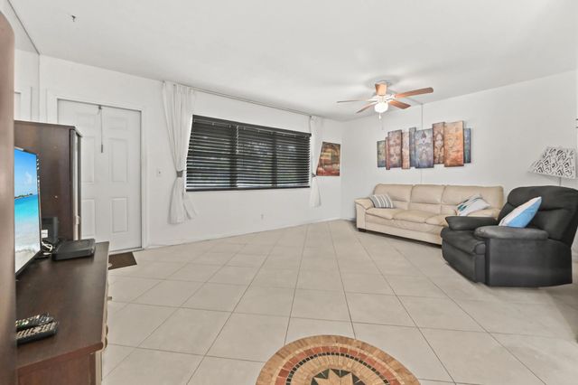 3 of 27 - 305 Norwich M, West Palm Beach, FL