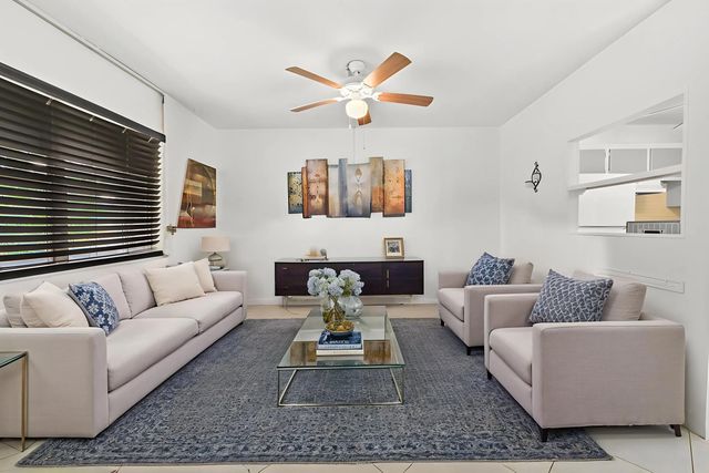 4 of 27 - 305 Norwich M, West Palm Beach, FL