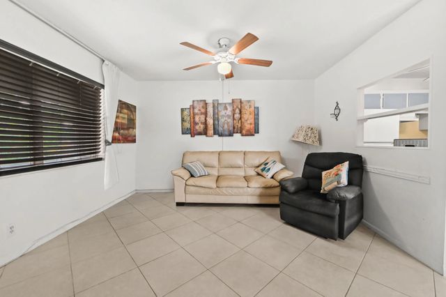 5 of 27 - 305 Norwich M, West Palm Beach, FL