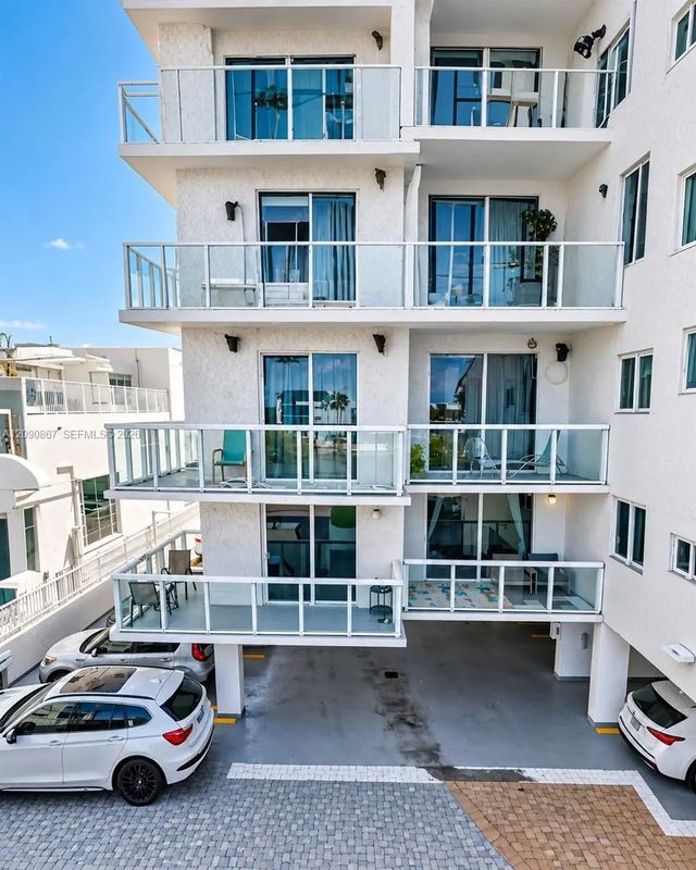 3 of 12 - 2457 Collins Avenue #202, Miami Beach, FL