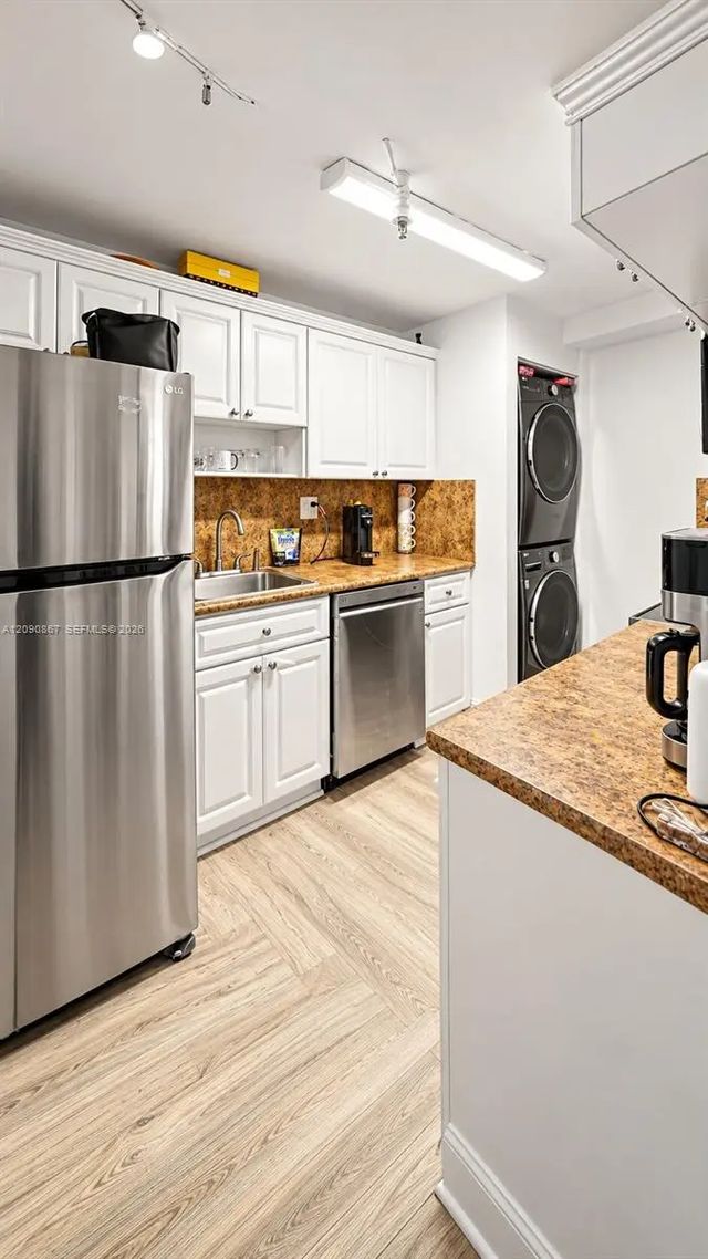 4 of 12 - 2457 Collins Avenue #202, Miami Beach, FL
