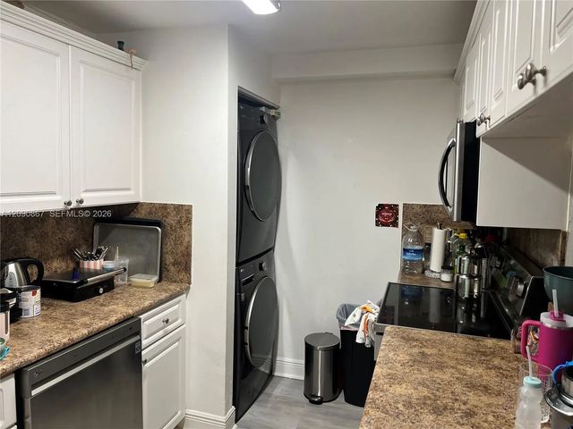 5 of 12 - 2457 Collins Avenue #202, Miami Beach, FL