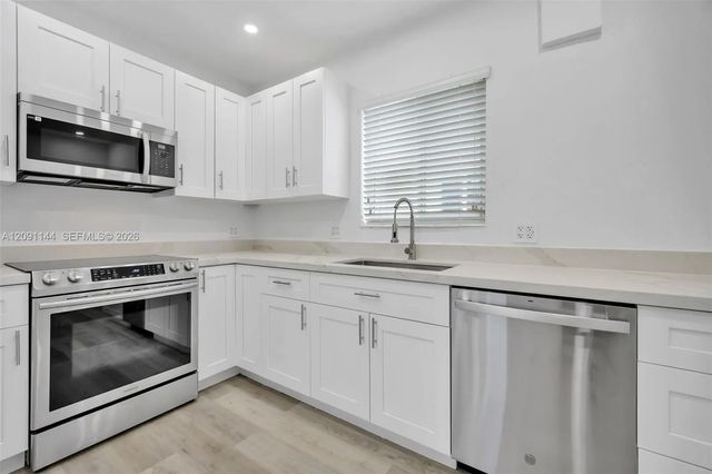 5 of 30 - 1401 Ne 152nd Street, North Miami Beach, FL