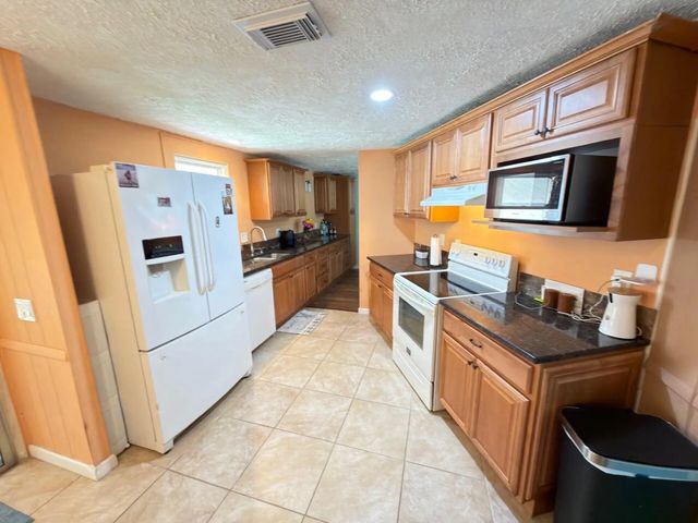 4 of 63 - 7337 Se Swan Avenue, Hobe Sound, FL
