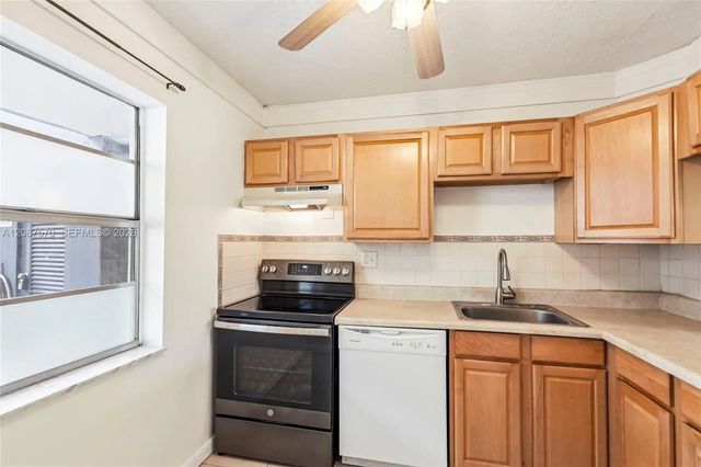 4 of 29 - 7887 Golf Cir Drive #106, Margate, FL