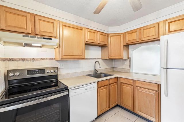 5 of 29 - 7887 Golf Cir Drive #106, Margate, FL