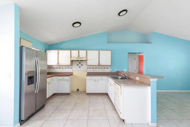 3 of 15 - 1098 Sw Sw Du Bois Avenue, Port St. Lucie, FL