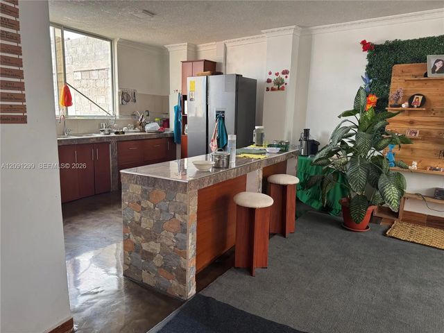 2 of 18 - E5-255 La Madrid Y Lane #ecuatoriana, , FL