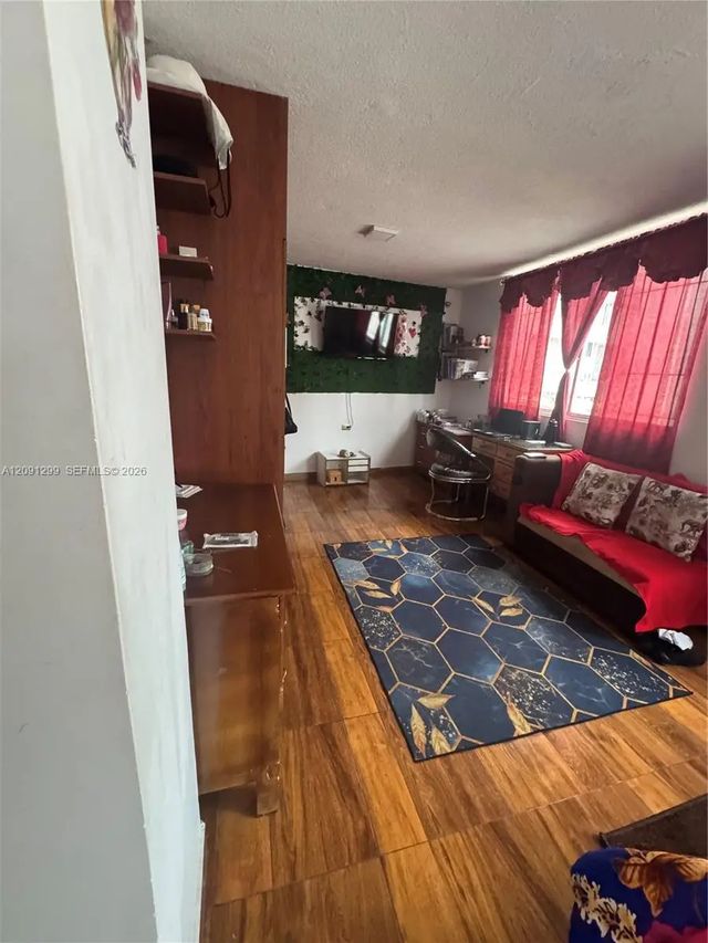 4 of 18 - E5-255 La Madrid Y Lane #ecuatoriana, , FL