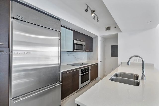3 of 23 - 55 Se 6th Street #3605, Miami, FL