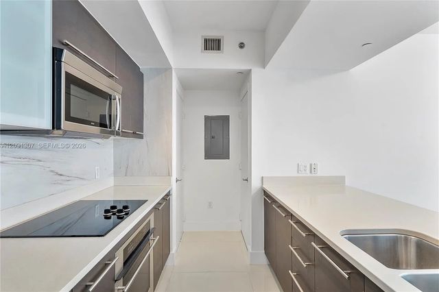 4 of 23 - 55 Se 6th Street #3605, Miami, FL